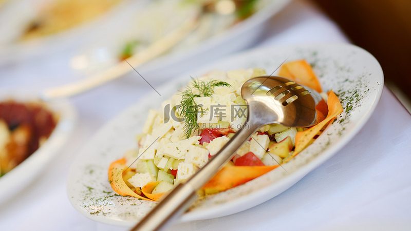 薯片面饼厚度标准的秘密：为何薄厚有讲究**