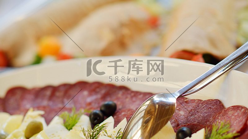 外观辨别：色泽、颗粒、气味